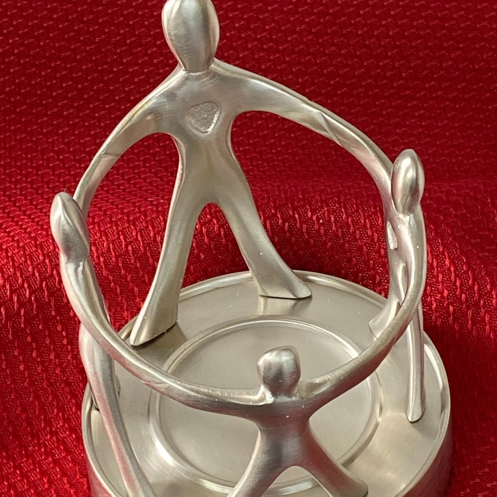 RED ENVELOPE Family Circle Votive Holder w/Candle Made in India NEW